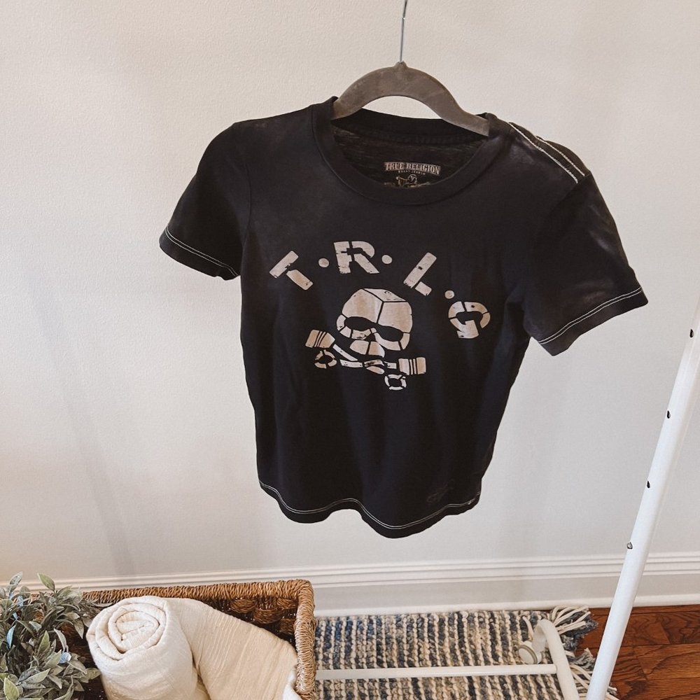 True Religion Boys Short Sleeve Crew Neck Tee - Skull Graphic Logo - M